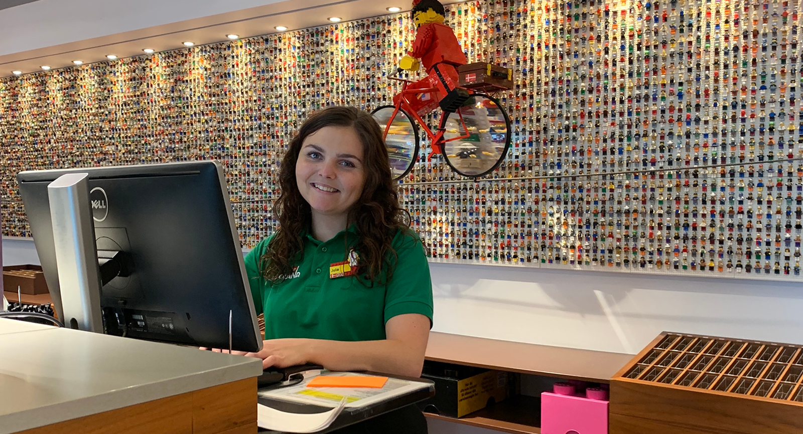Julie er frontdesk manager i Legoland hotel