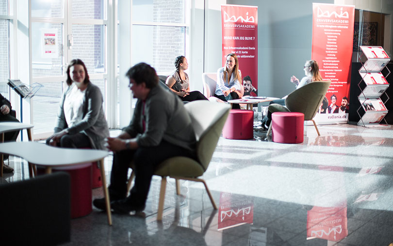 Students sitting in the sunshine at Campus Randers