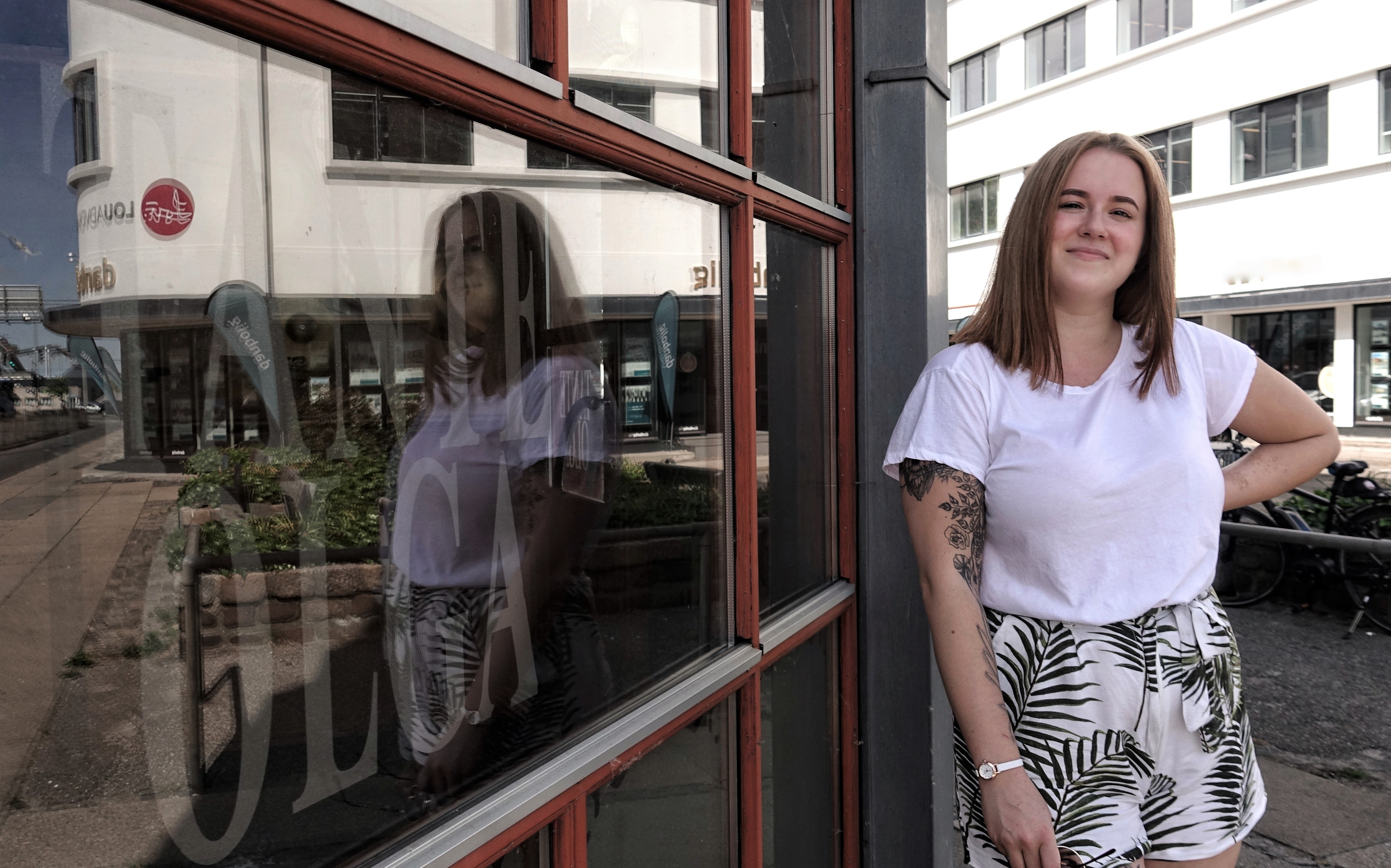 Student during her internship at the bar in Randers