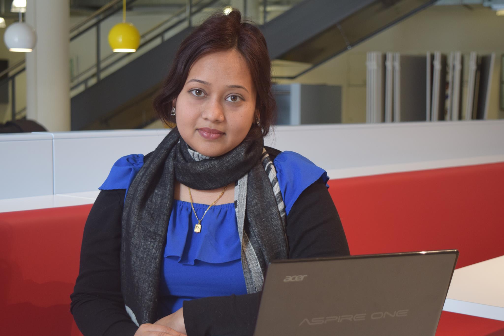 Young women in the scarf working on the computer